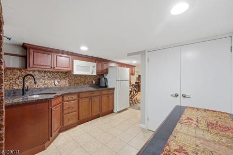 385 Berkeley Avenue Bloomfield NJ 07003