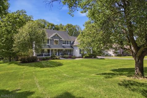 7 Natures Court Mount Olive NJ 07836