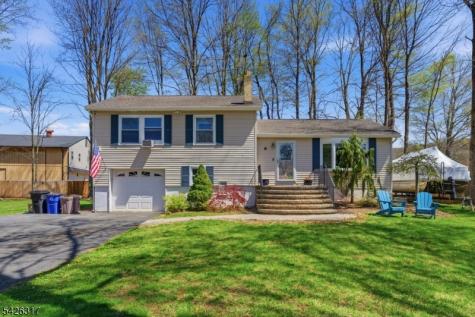 6 Woodport Avenue Jefferson NJ 07849
