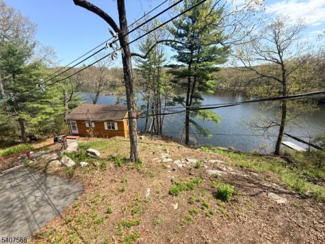 6 Jans Way Byram NJ 07821