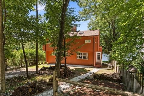 907 Plymouth Lake Drive Stillwater NJ 07860