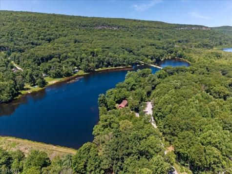 907 Plymouth Lake Drive Stillwater NJ 07860