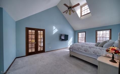 40 Rustic Trail Raritan NJ 08822