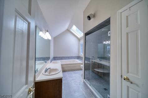 40 Rustic Trail Raritan NJ 08822