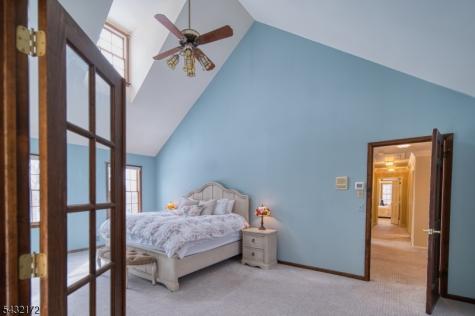 40 Rustic Trail Raritan NJ 08822