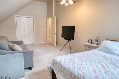 40 Rustic Trail Raritan NJ 08822