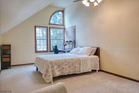 40 Rustic Trail Raritan NJ 08822