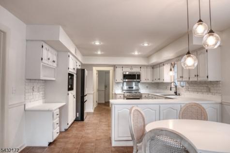 40 Rustic Trail Raritan NJ 08822