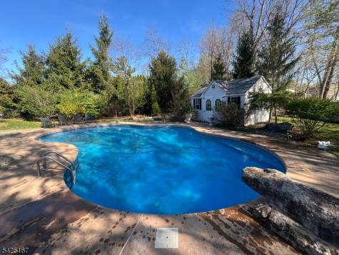 6 Beechnut Drive Washington NJ 07853