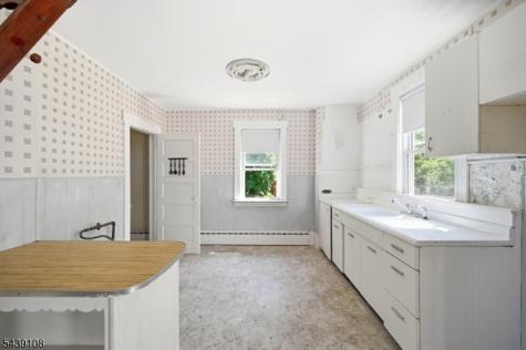 114 Franklin Place Roselle Park NJ 07204