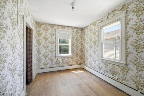 114 Franklin Place Roselle Park NJ 07204