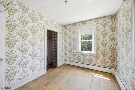 114 Franklin Place Roselle Park NJ 07204
