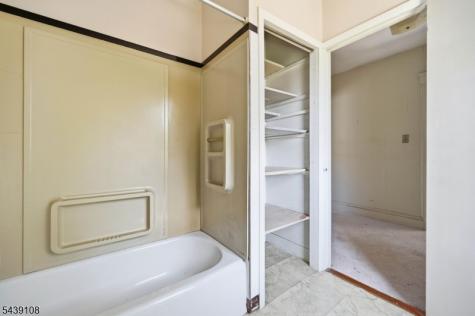 114 Franklin Place Roselle Park NJ 07204
