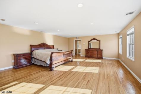 56 Burnet Hill Road Livingston NJ 07039