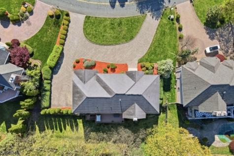 56 Burnet Hill Road Livingston NJ 07039