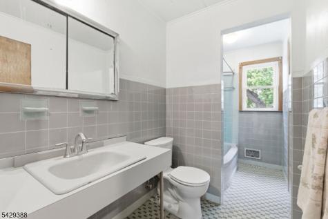 2 Moryan Road Edison NJ 08817