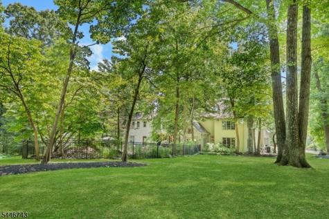 9 Beacon Hill Drive Chester NJ 07930