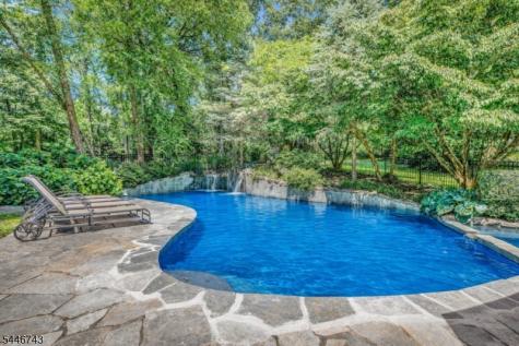 9 Beacon Hill Drive Chester NJ 07930