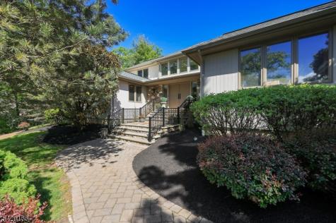 29 Deer Path Circle Green Brook NJ 08812