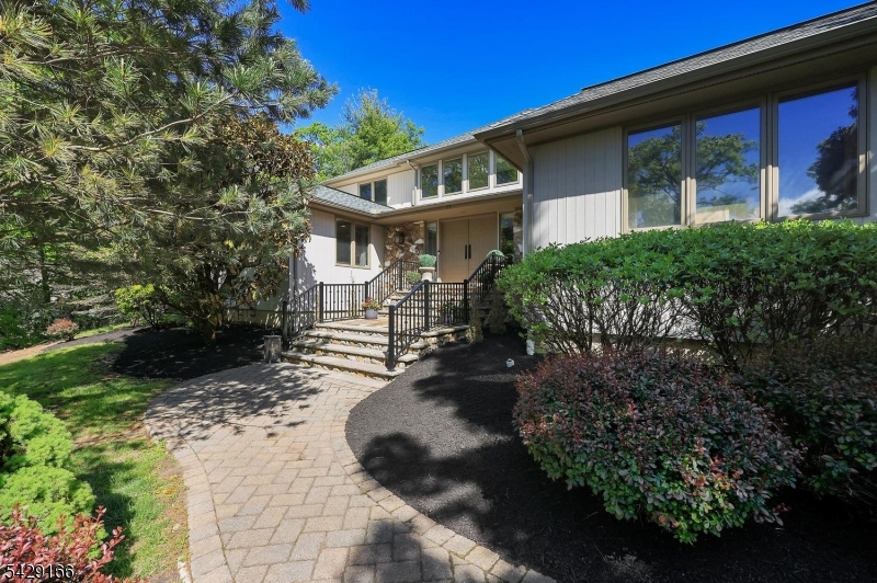 29 Deer Path Circle Green Brook NJ 08812