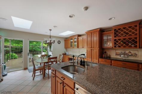 29 Deer Path Circle Green Brook NJ 08812