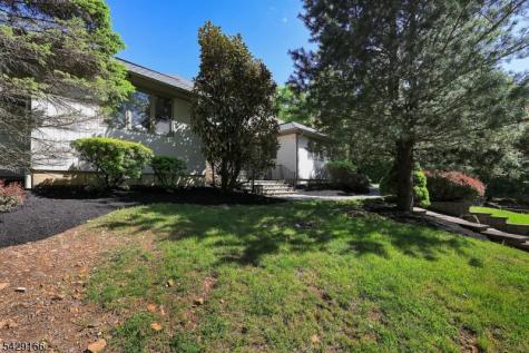 29 Deer Path Circle Green Brook NJ 08812