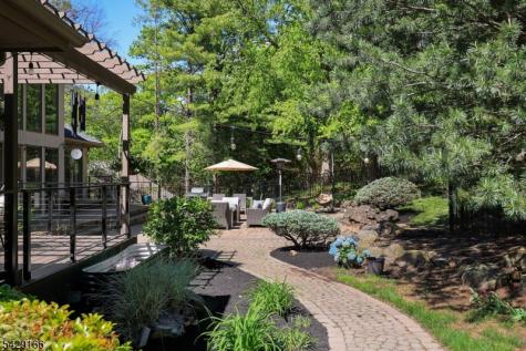 29 Deer Path Circle Green Brook NJ 08812