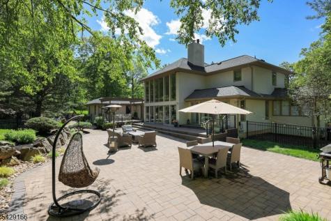 29 Deer Path Circle Green Brook NJ 08812