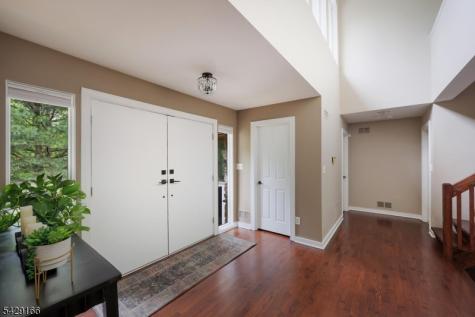 29 Deer Path Circle Green Brook NJ 08812