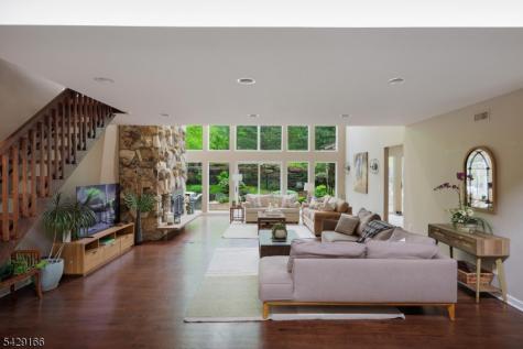 29 Deer Path Circle Green Brook NJ 08812