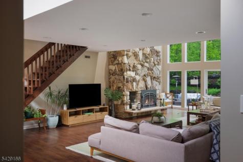 29 Deer Path Circle Green Brook NJ 08812