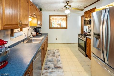 979 Owassa Road Stillwater NJ 07860