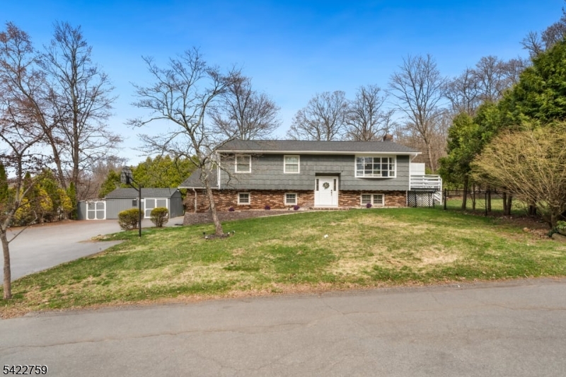 13 Hunters Lane Byram NJ 07821