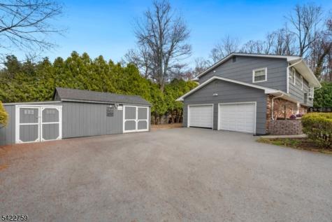 13 Hunters Lane Byram NJ 07821