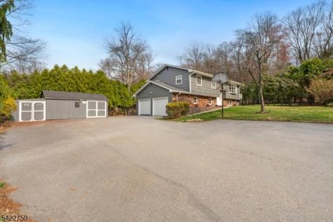 13 Hunters Lane Byram NJ 07821