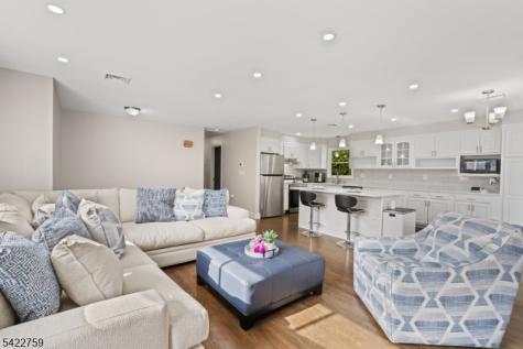 13 Hunters Lane Byram NJ 07821
