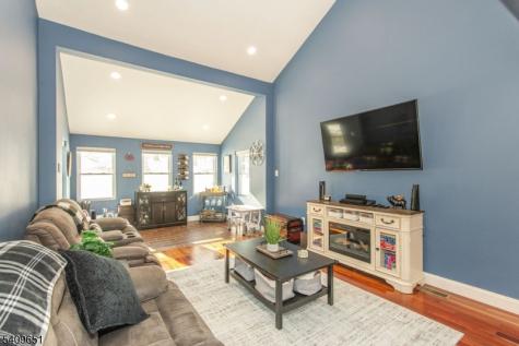 15 Sachem Road Jefferson NJ 07849