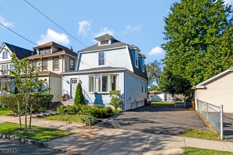 208 Walnut Street Roselle Park NJ 07204