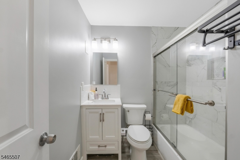 208 Walnut Street Roselle Park NJ 07204