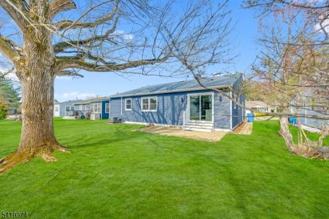 3 Pembroke Lane Berkeley NJ 08757