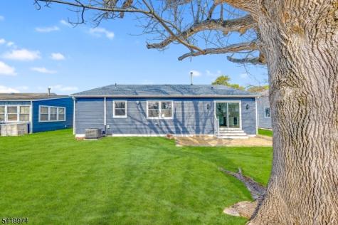 3 Pembroke Lane Berkeley NJ 08757