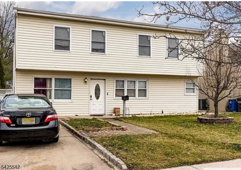 62 Leber Avenue Carteret NJ 07008