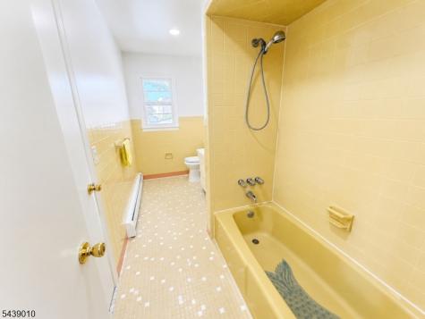 389 Madeline Avenue Garfield NJ 07026