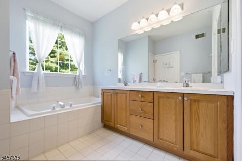 62 Kensington Circle White NJ 07823