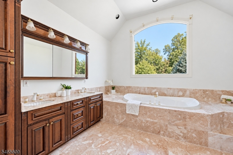 54 Burnet Hill Road Livingston NJ 07039
