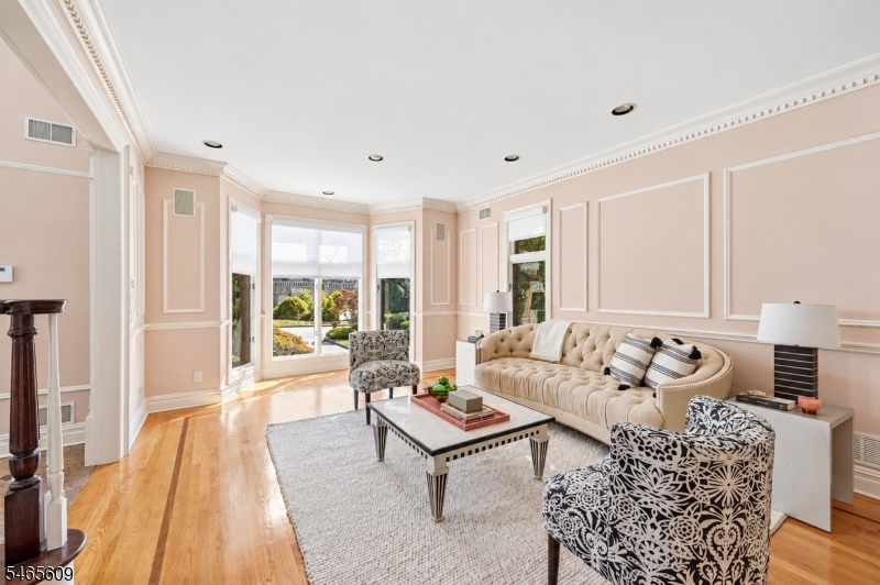 54 Burnet Hill Road Livingston NJ 07039
