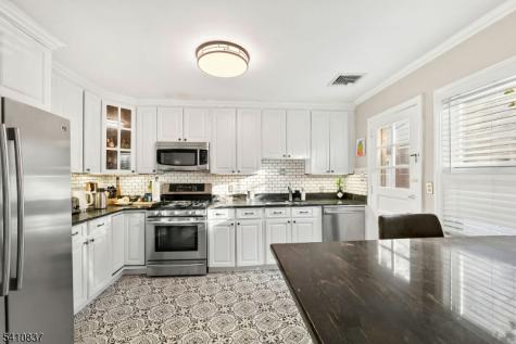 951 Darien Terrace Teaneck NJ 07666