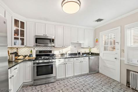 951 Darien Terrace Teaneck NJ 07666