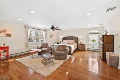 951 Darien Terrace Teaneck NJ 07666