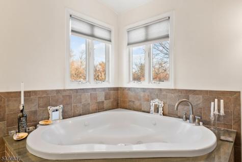 951 Darien Terrace Teaneck NJ 07666